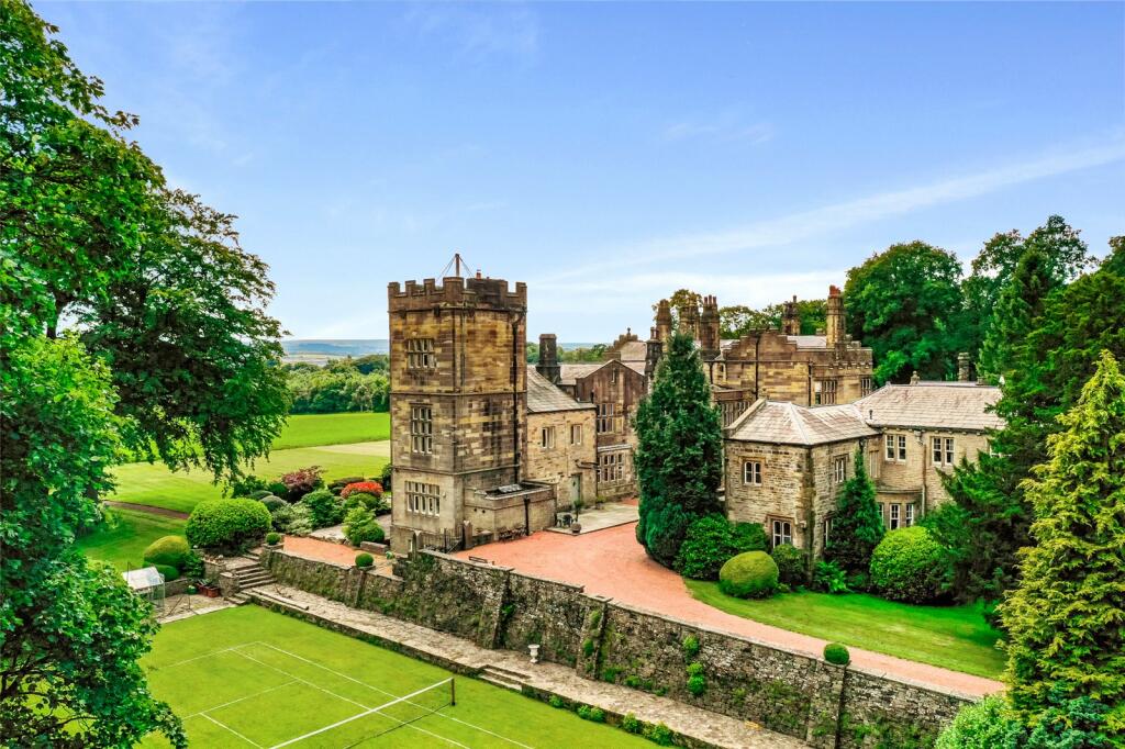 7 bedroom semidetached house for sale in Whins Lane, Simonstone