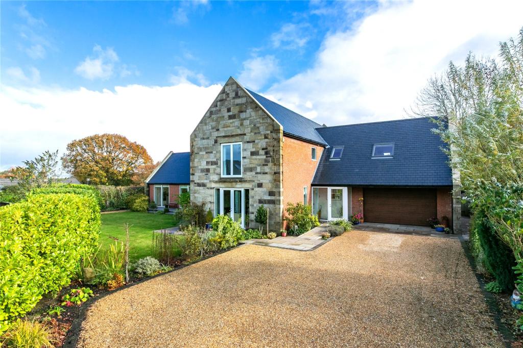 4 bedroom detached house for sale in Bosburn Drive, Mellor Brook, Blackburn, BB2