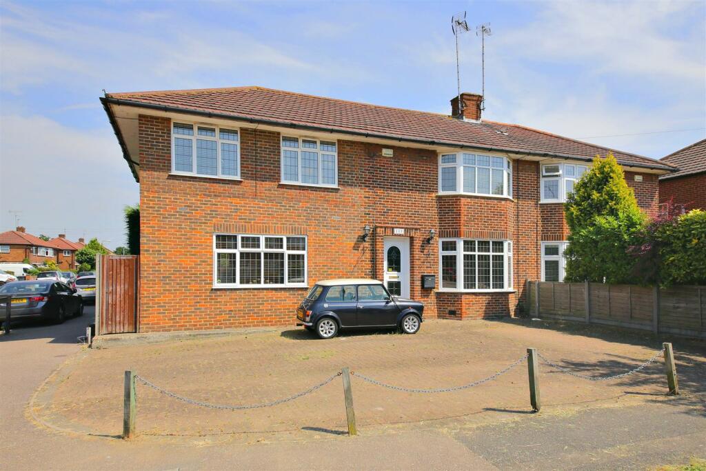 5 bedroom semidetached house for sale in Bullhead Road, Borehamwood, WD6