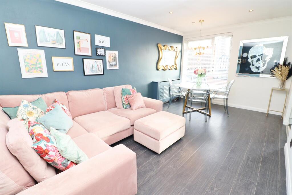 Main image of property: High Street, Elstree