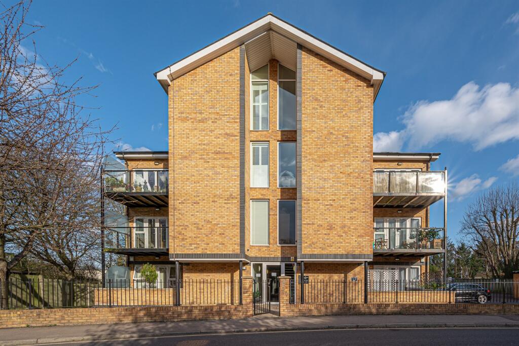 Main image of property: Gladbeck Heights, EN2