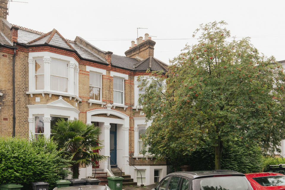 2 bedroom flat for sale in Waller Road, New Cross, SE14