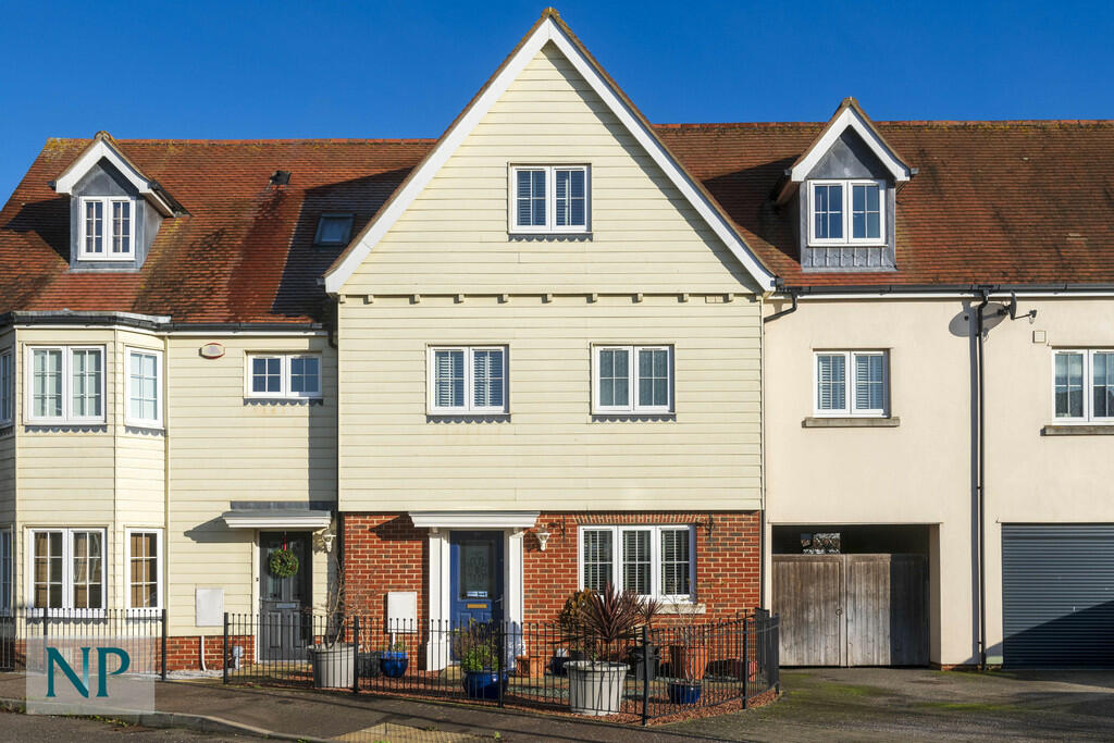 5 bedroom mews property for sale in Woden Avenue, Stanway, Colchester, CO3