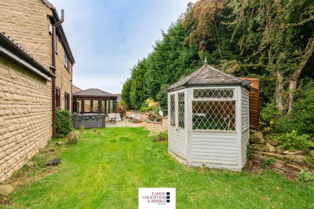 4 bedroom detached house for sale in Pinchfield Court, Wickersley