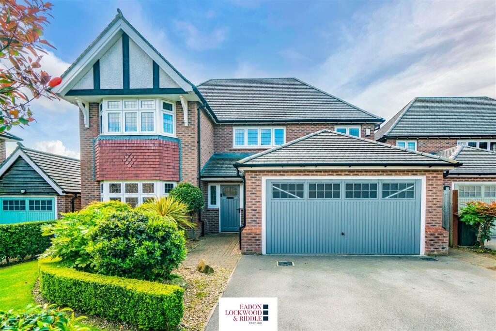 4 bedroom detached house for sale in Hall Croft, Wickersley, S66