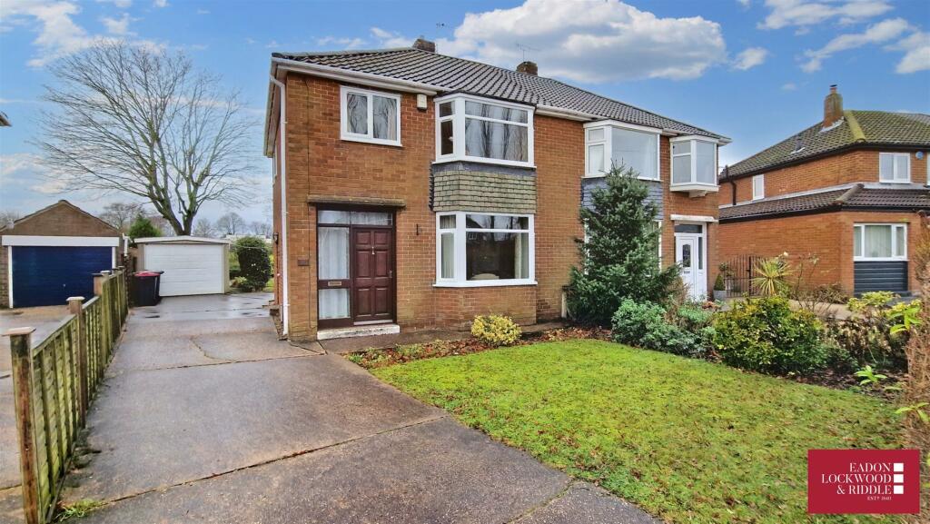 3 bedroom semidetached house for sale in Freeman Road, Wickersley
