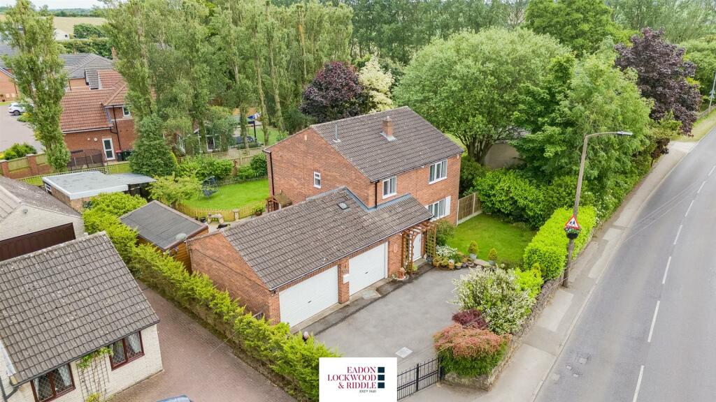 4 bedroom detached house for sale in Crowgate, South Anston, Sheffield, S25