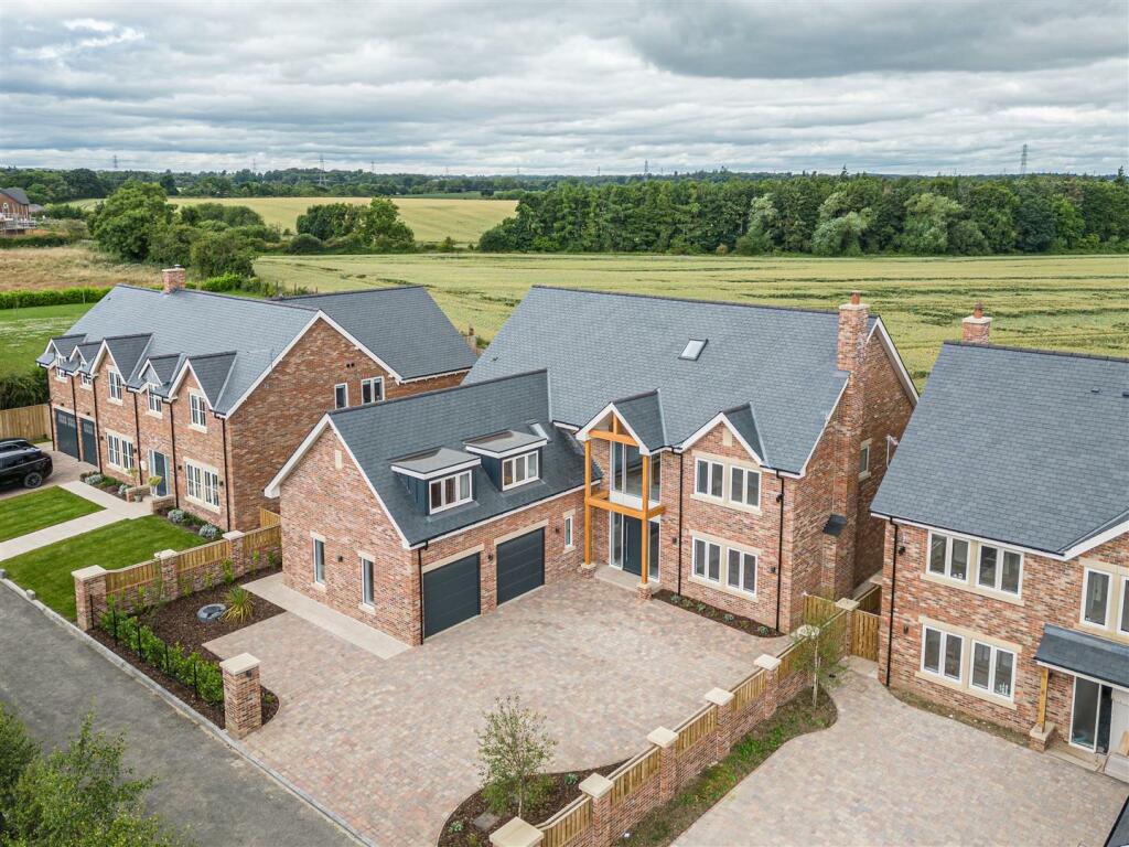 5 bedroom detached house for sale in Prospect Farm, Medburn, Newcastle