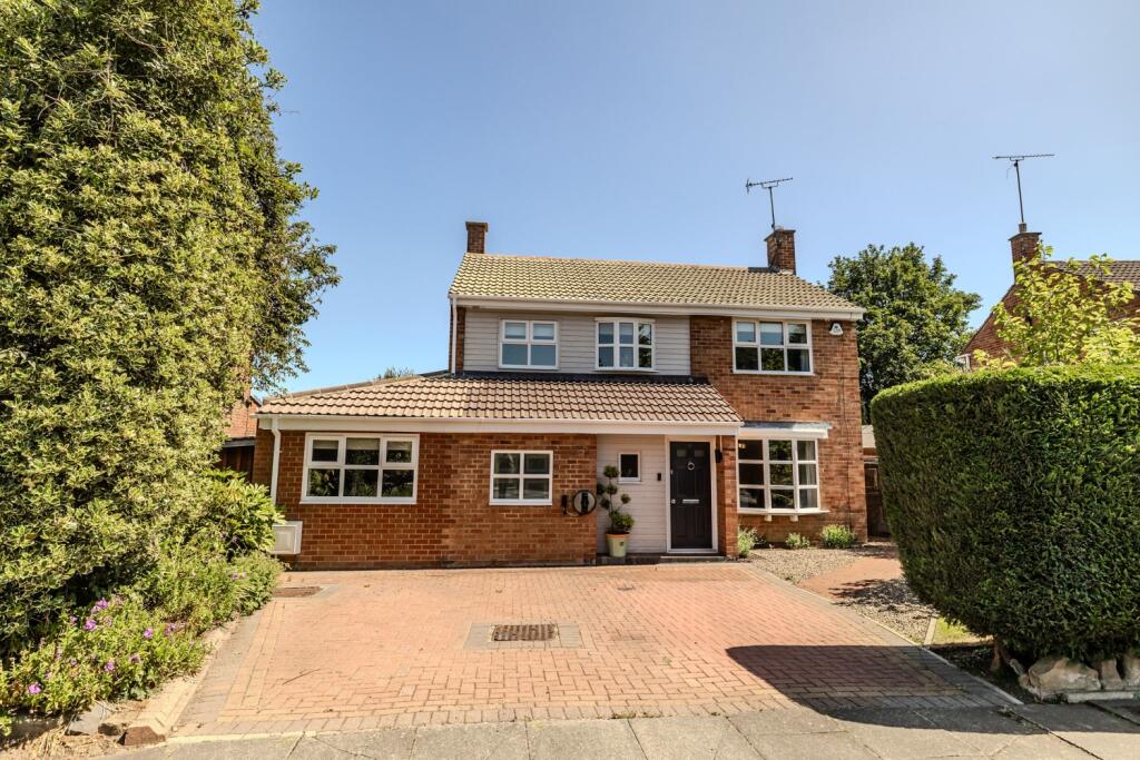 5 bedroom detached house
