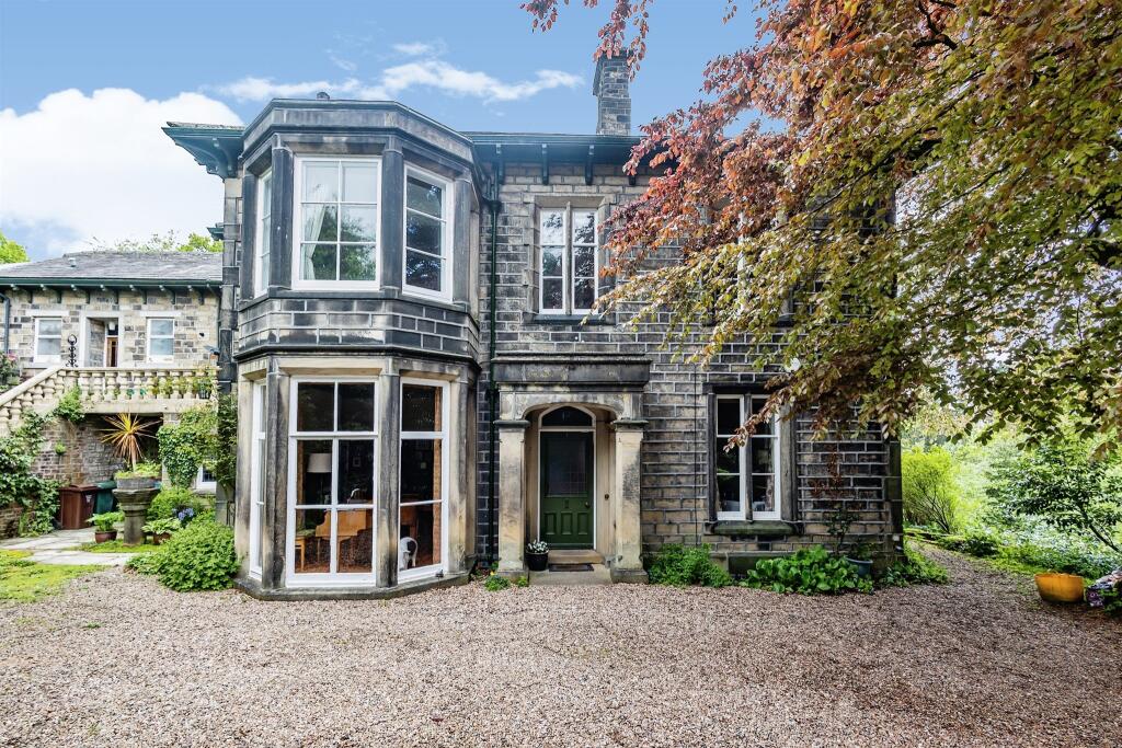 4 bedroom apartment for sale in Shann Lane, Keighley, BD20