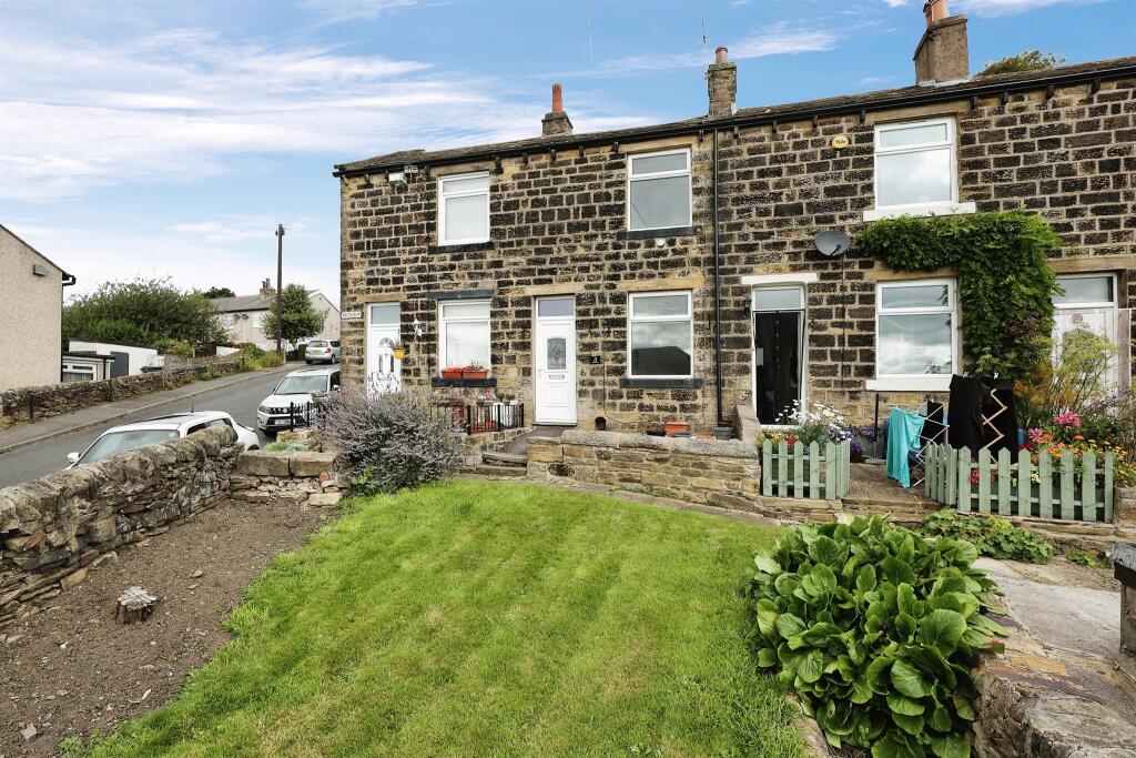 2 bedroom terraced house for sale in South View, Braithwaite, Keighley
