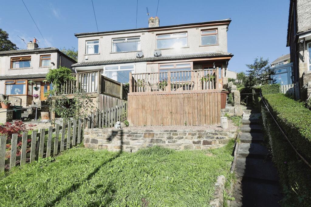 3 bedroom semidetached house for sale in Braithwaite Road, Keighley, BD22