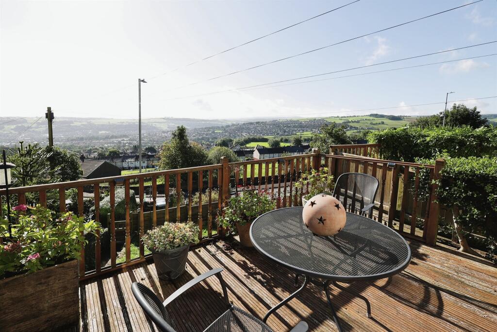 3 bedroom semidetached house for sale in Braithwaite Road, Keighley, BD22