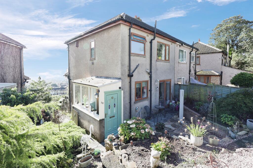 3 bedroom semidetached house for sale in Braithwaite Road, Keighley, BD22
