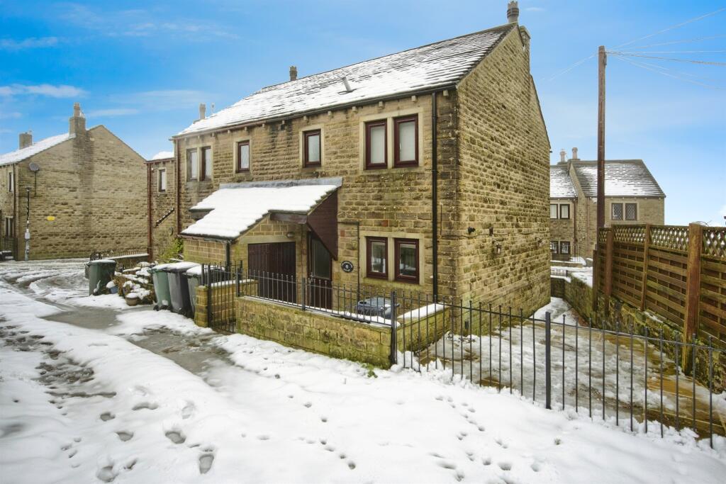 3 bedroom end of terrace house for sale in Changegate Court, Haworth