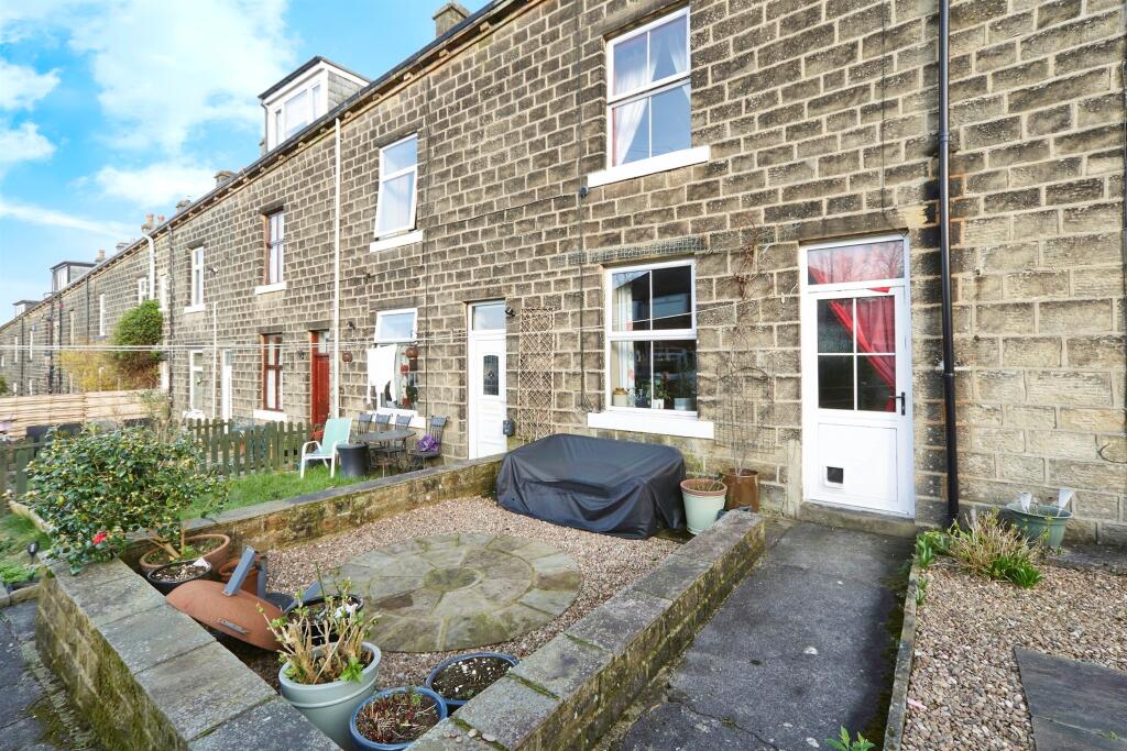 3 bedroom terraced house for sale in Queen Street, Steeton, Keighley, BD20