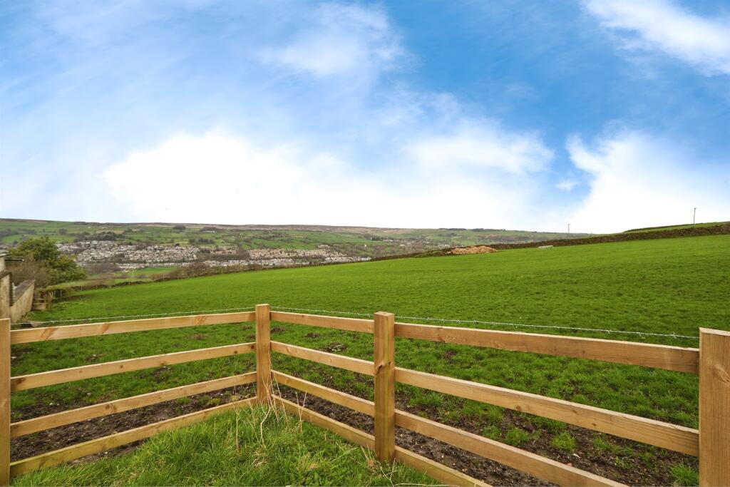 Additional property image - Golden View Drive, Keighley