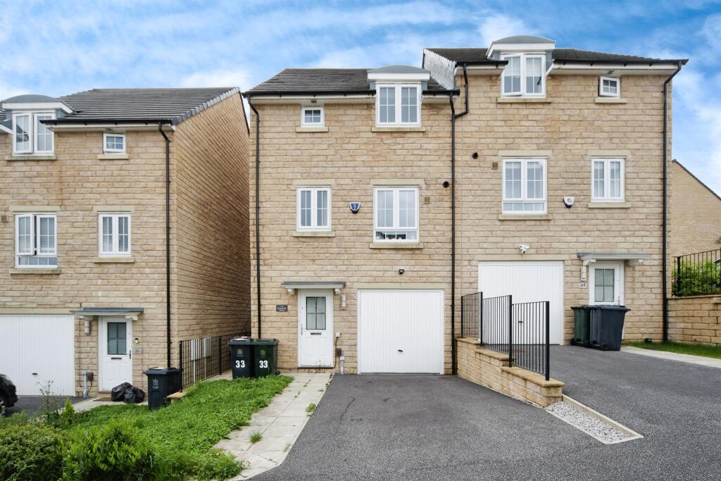 3 bedroom semidetached house for sale in Staincliffe Drive, Keighley, BD22