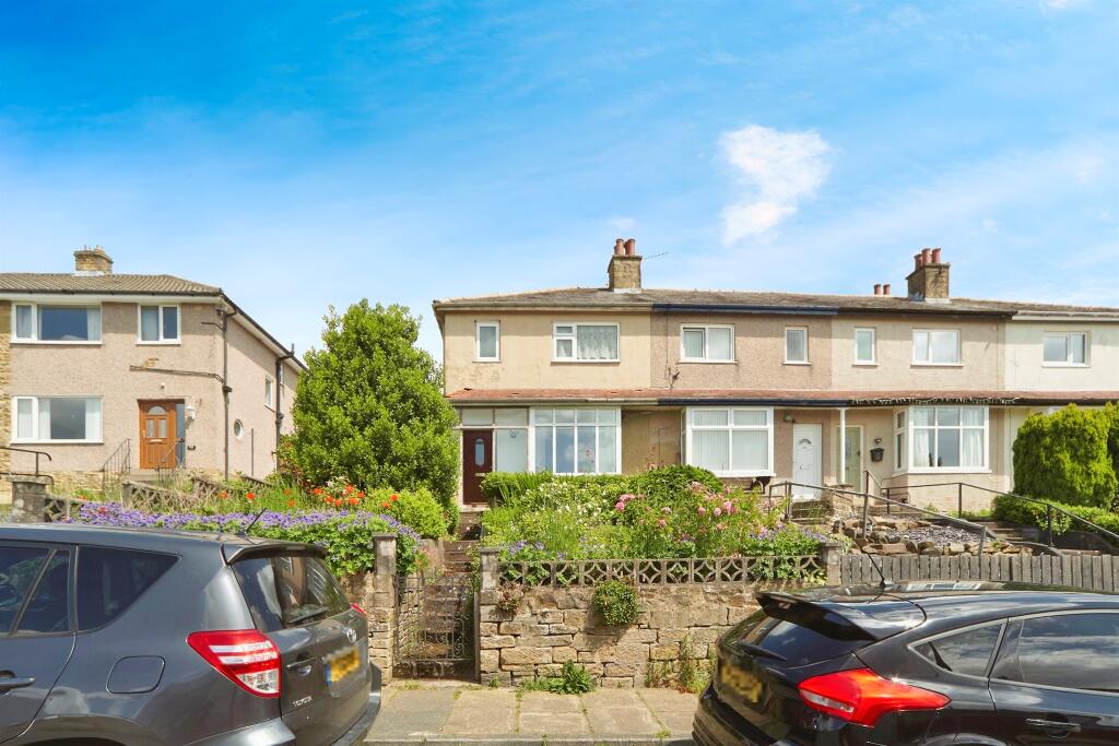 3 bedroom end of terrace house for sale in Scott Lane West, Riddlesden