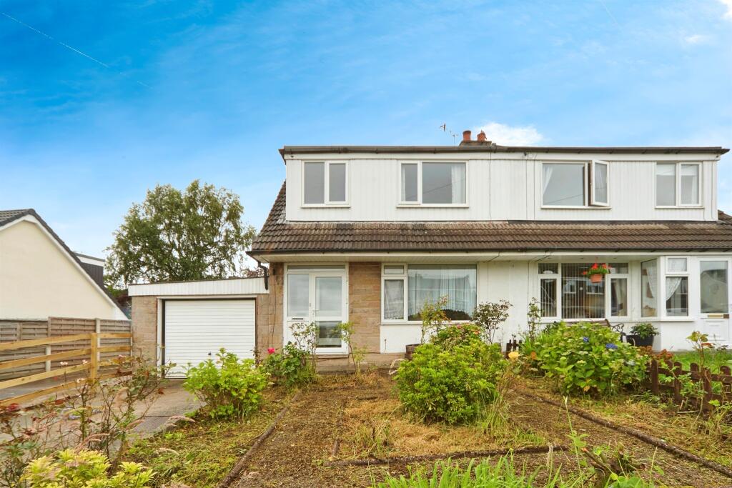 3 bedroom semidetached house for sale in Harewood Crescent, Oakworth