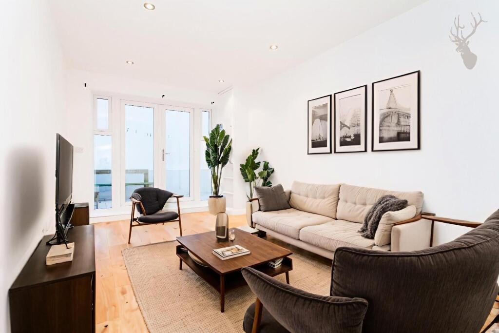 Main image of property: Roman Road, Bow