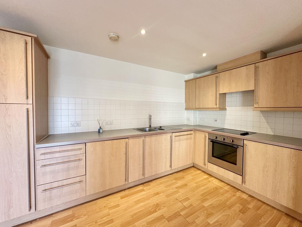 Main image of property: Queens View, Queens Tower, 88 Park Grange Road, Sheffield, Nr City Centre, S2 3RY