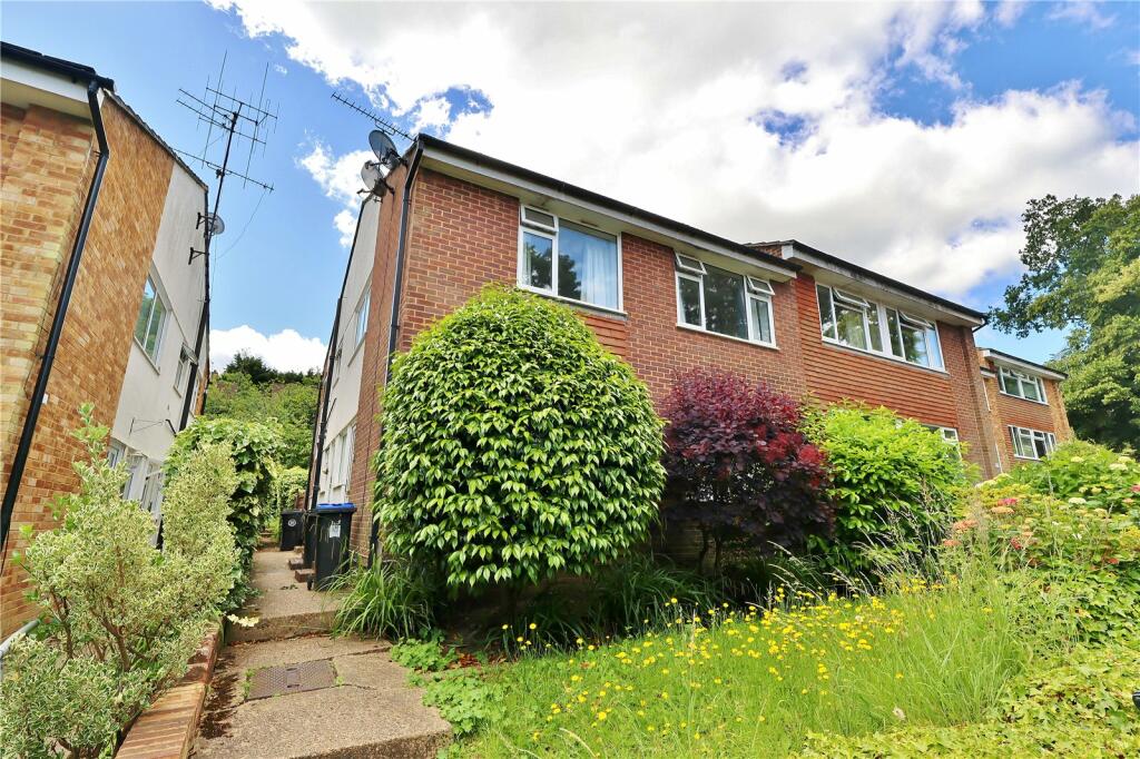 2 bedroom apartment for rent in Dale View, Woking, Surrey, GU21