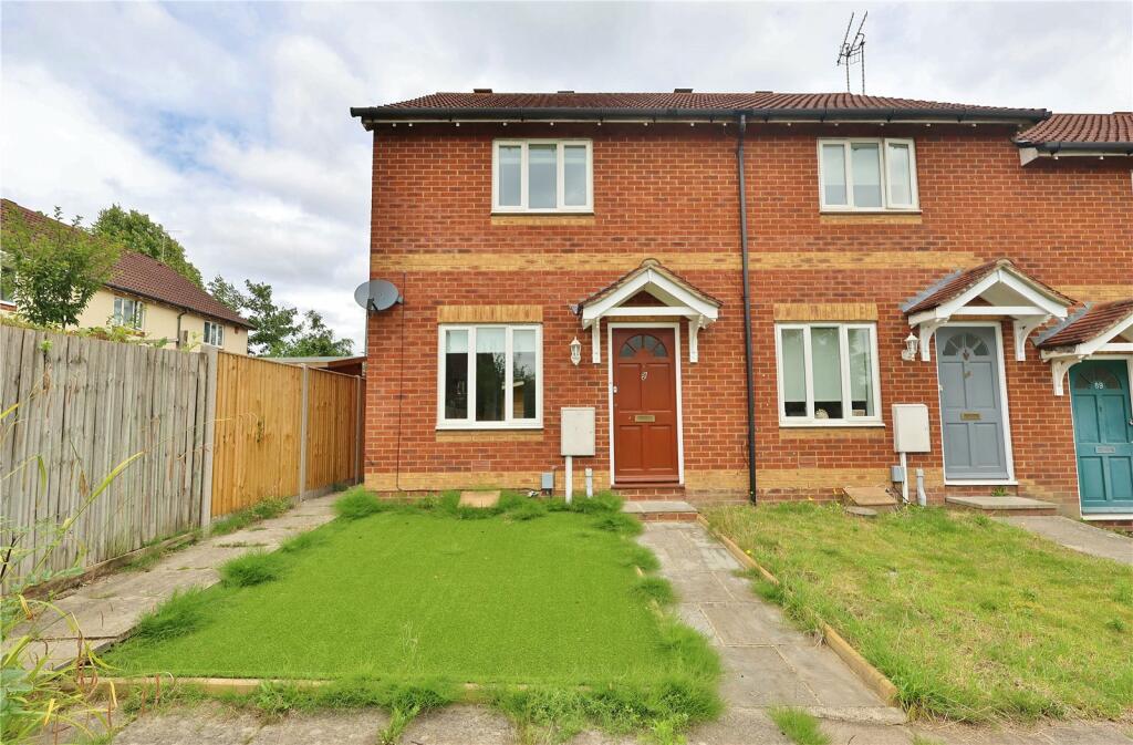 2 bedroom terraced house for rent in Percheron Drive, Knaphill, Woking