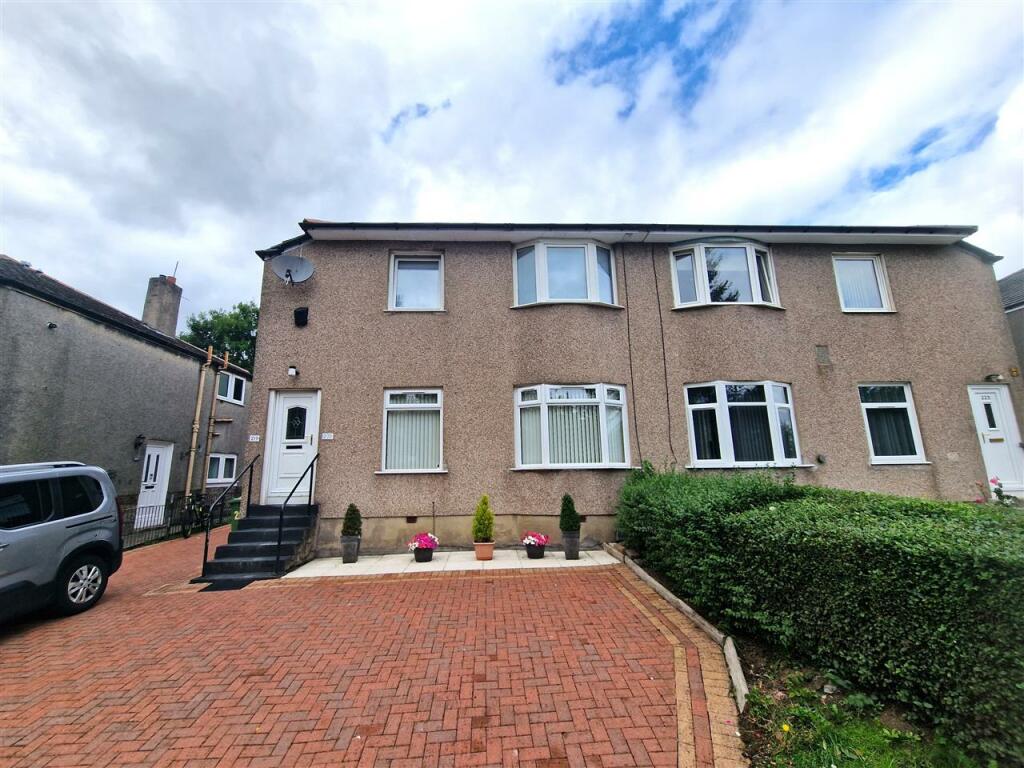 3 bedroom apartment for rent in Croftfoot Road, Croftfoot, Glasgow, G44