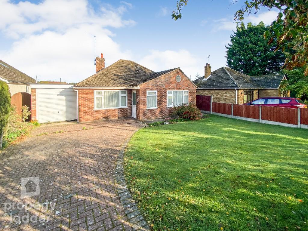3 bedroom detached bungalow for sale in Crostwick Lane, SPIXWORTH, NR10