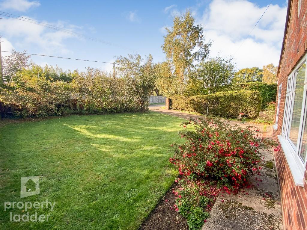 3 bedroom detached bungalow for sale in Crostwick Lane, SPIXWORTH, NR10