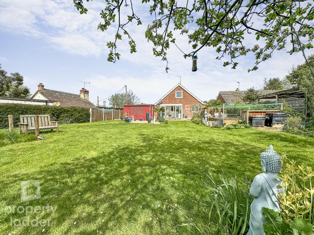 3 bedroom detached house for sale in Shirley Close, FRETTENHAM, NR12