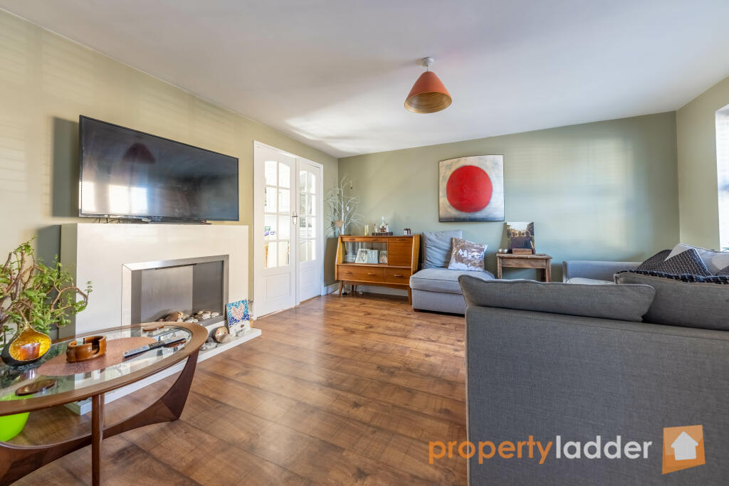 4 bedroom semidetached house for sale in Arthurton Road, Spixworth, NR10