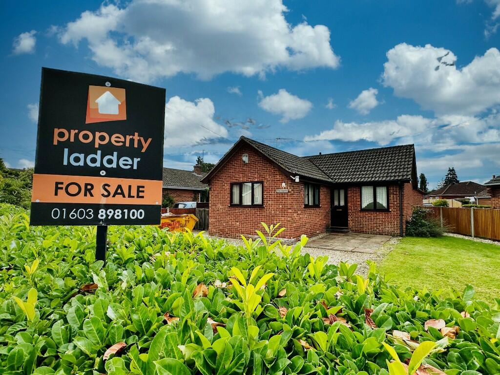 2 bedroom detached bungalow for sale in St. Peters Way, SPIXWORTH, NR10