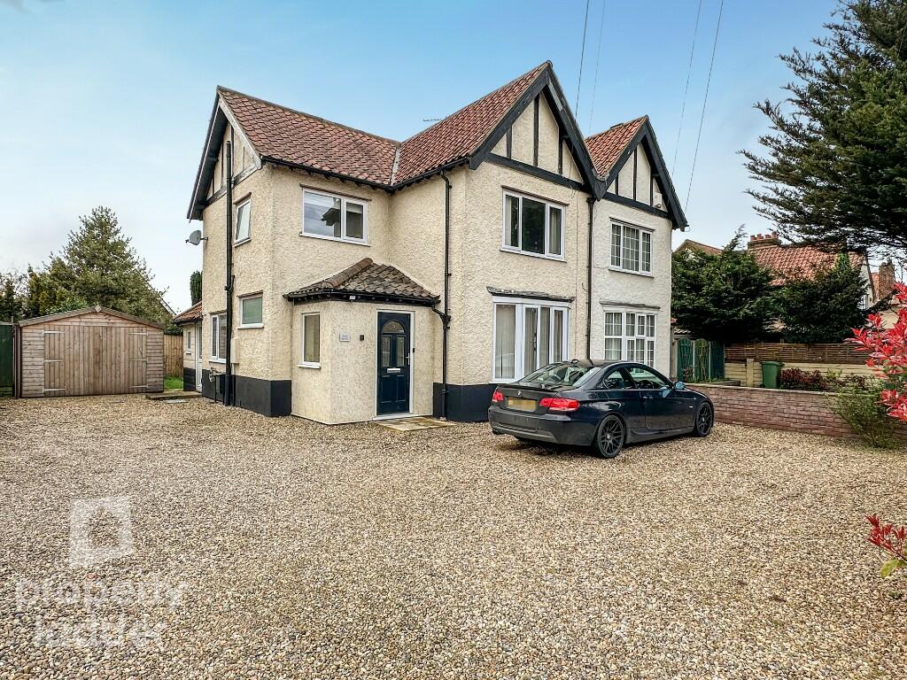 3 bedroom semidetached house for sale in Cromer Road, Hellesdon, NR6 , NR6