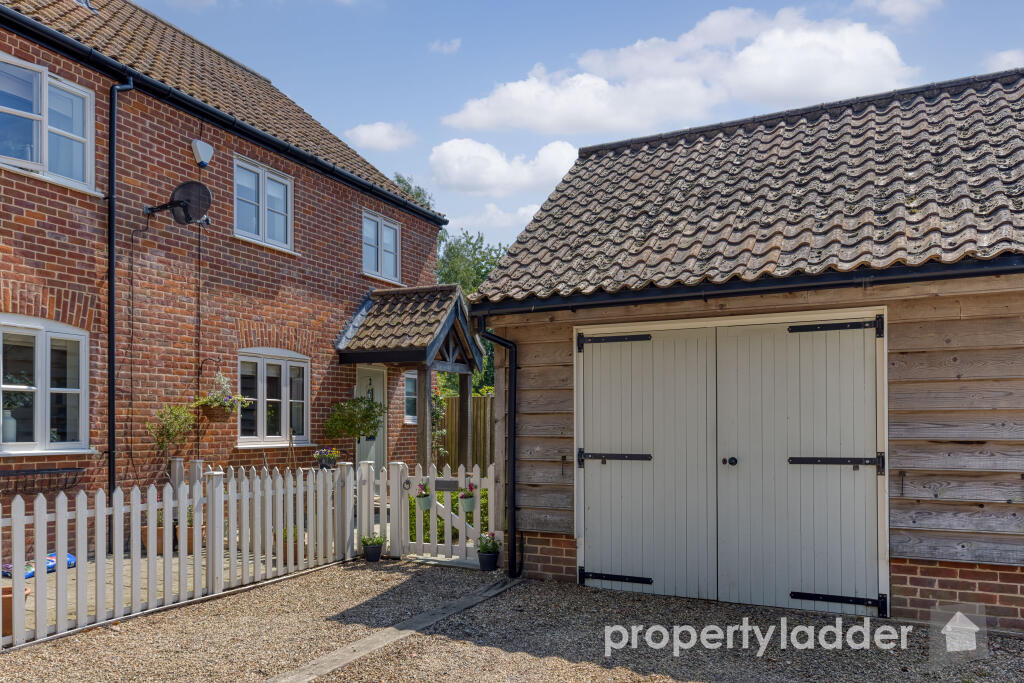 3 bedroom semidetached house for sale in Market Street, TUNSTEAD, NR12