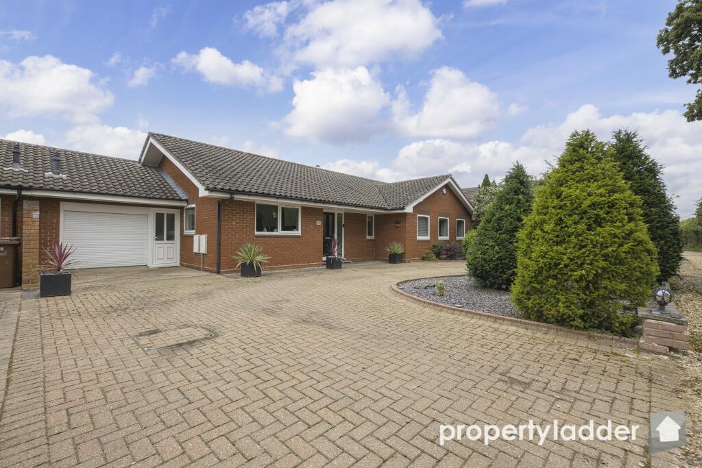 4 bedroom detached bungalow for sale in Grove Road, Hethersett, NR9