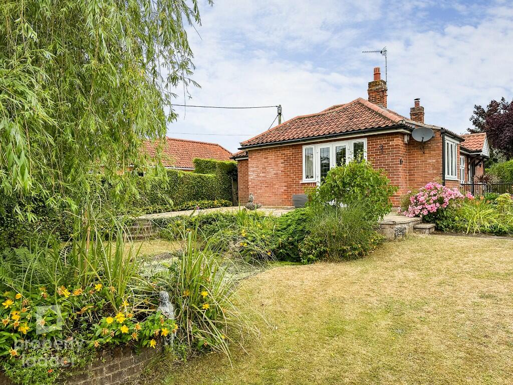 3 bedroom bungalow for sale in Park Road, Spixworth, NR10