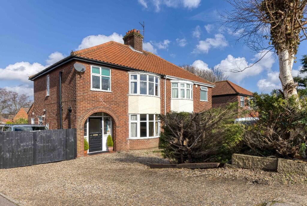 3 bedroom semidetached house for sale in Plumstead Road East, Norwich, NR7