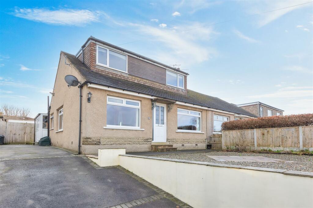 5 bedroom semidetached house for sale in Brookhouse Road, Brookhouse