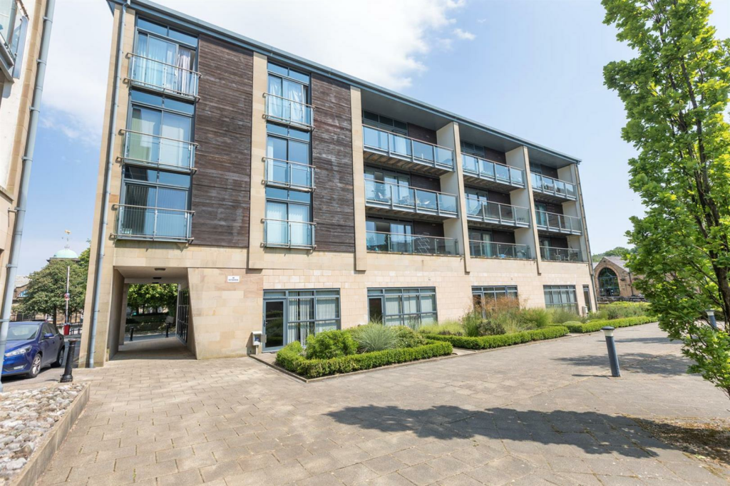2 bedroom apartment for sale in Aalborg Place, Lancaster, LA1