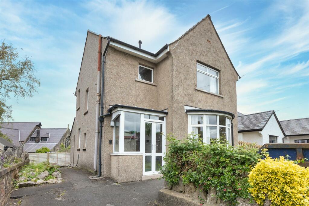 3 bedroom detached house for sale in North Road, Carnforth, LA5