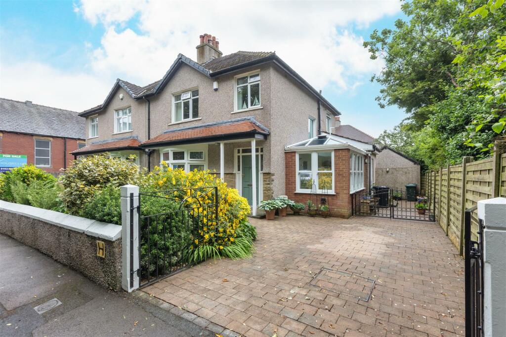 3 bedroom semidetached house for sale in Rossendale Avenue, Morecambe, LA4