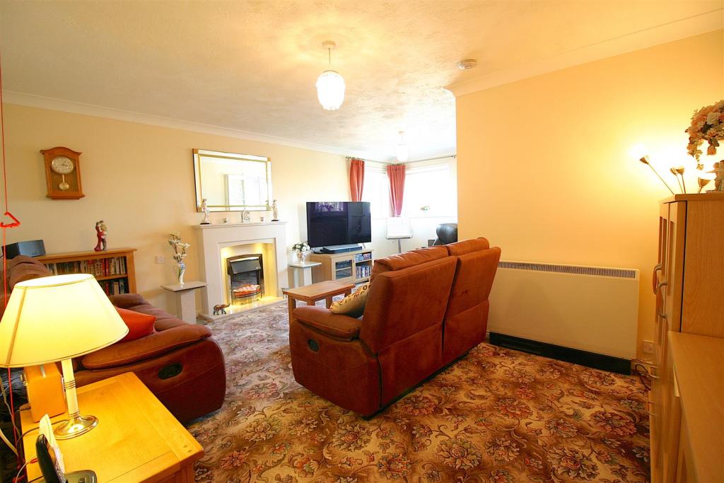 2 bedroom apartment for sale in Clarence Court, Morecambe, LA4