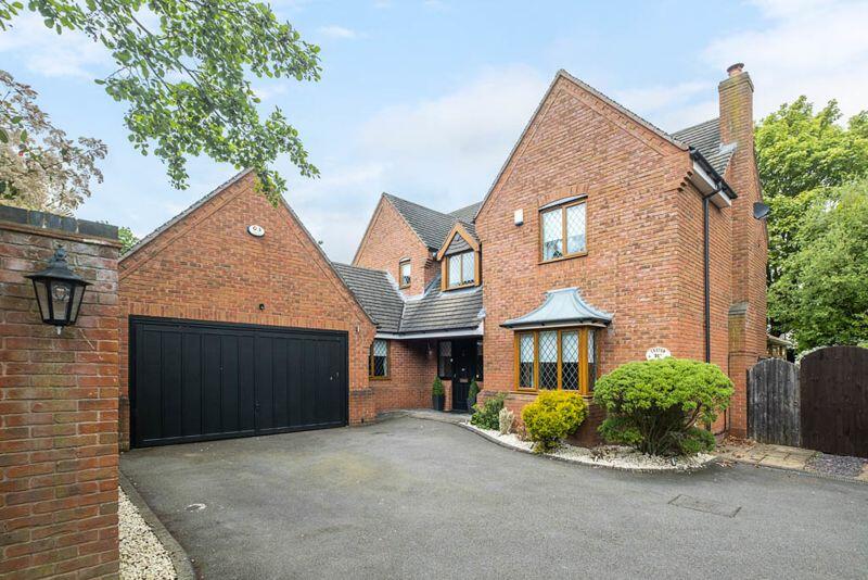 4 bedroom detached house for sale in Highfields Road, Burntwood, WS7