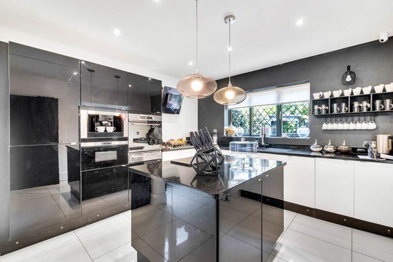 4 bedroom detached house for sale in Highfields Road, Burntwood, WS7 4QS, WS7