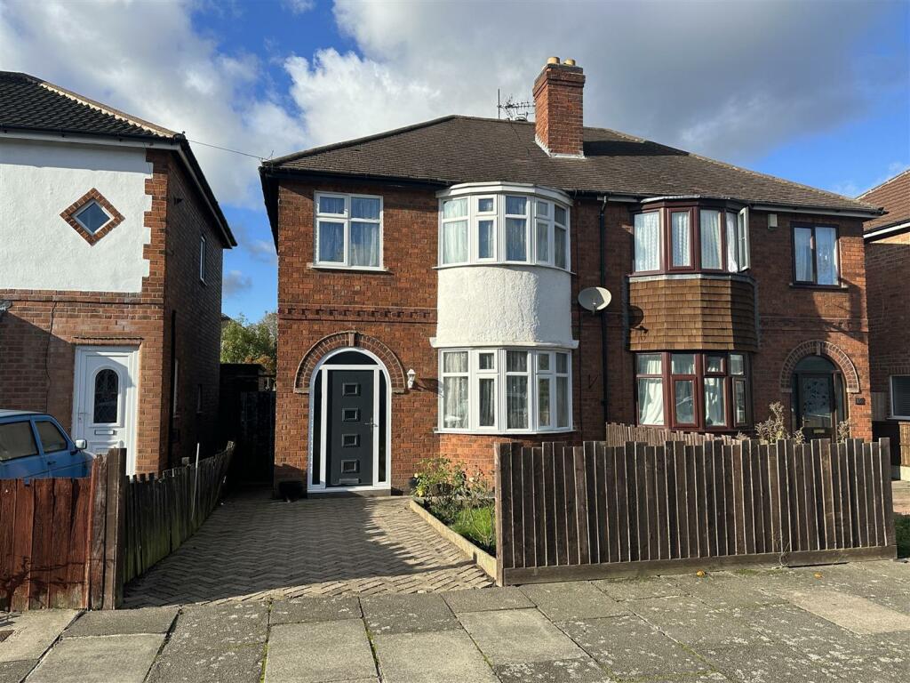 3 bedroom semidetached house for sale in Alton Road, Aylestone, LE2