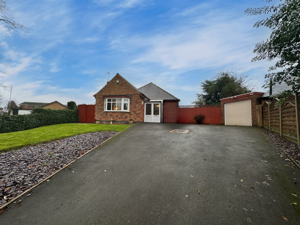 3 bedroom detached bungalow for sale in Spencefield Lane, Evington