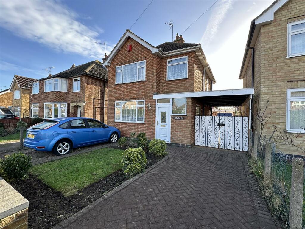 3 bedroom detached house for sale in Ruskington Drive, Wigston, LE18