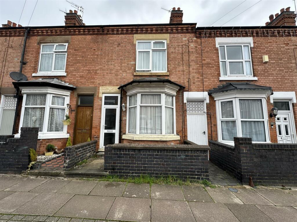 2 bedroom terraced house for sale in Central Avenue, Wigston, LE18